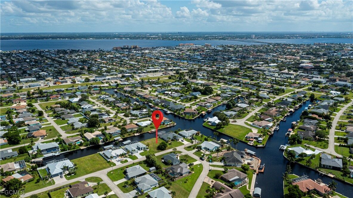 Property Photo:  3725 SE 13th Avenue  FL 33904 