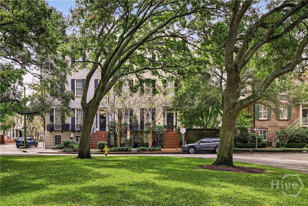 Property Photo:  203 W Charlton Street  GA 31401 
