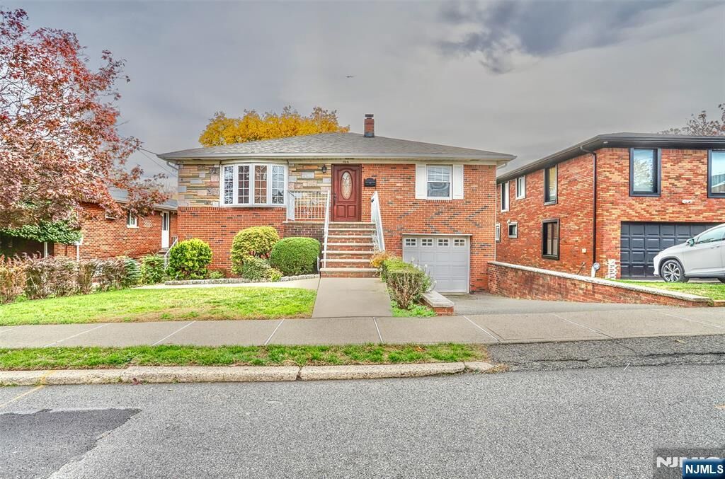 Property Photo:  1106 Keswick Place  NJ 07024 