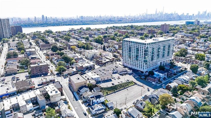 Property Photo:  362 Lafayette Avenue B  NJ 07010 