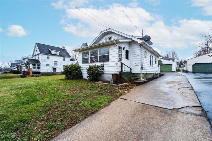 Property Photo: 1633 Wakefield Avenue OH 44514