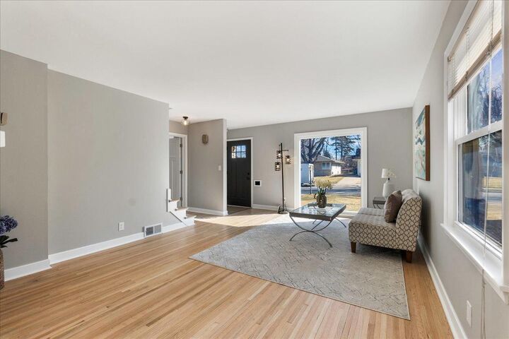 Property Photo: 2910 N Vernon Avenue 1 MN 55416
