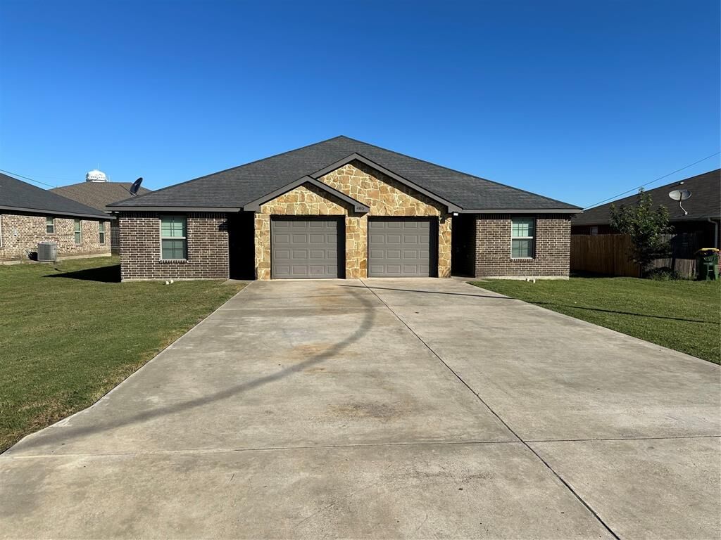 Property Photo:  405 W Criner Street  TX 76050 