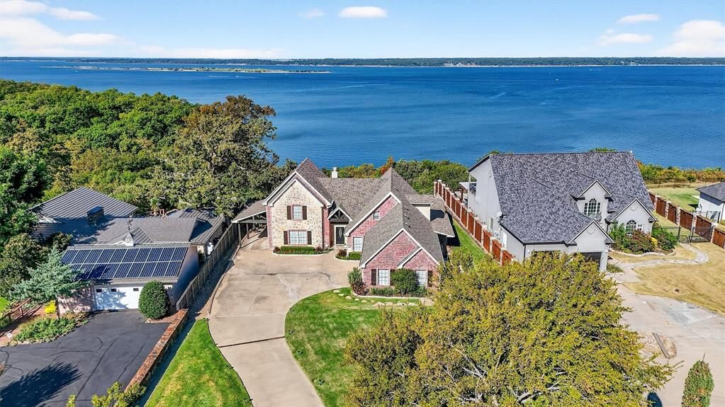 Property Photo:  409 Churchill Lane  TX 75076 