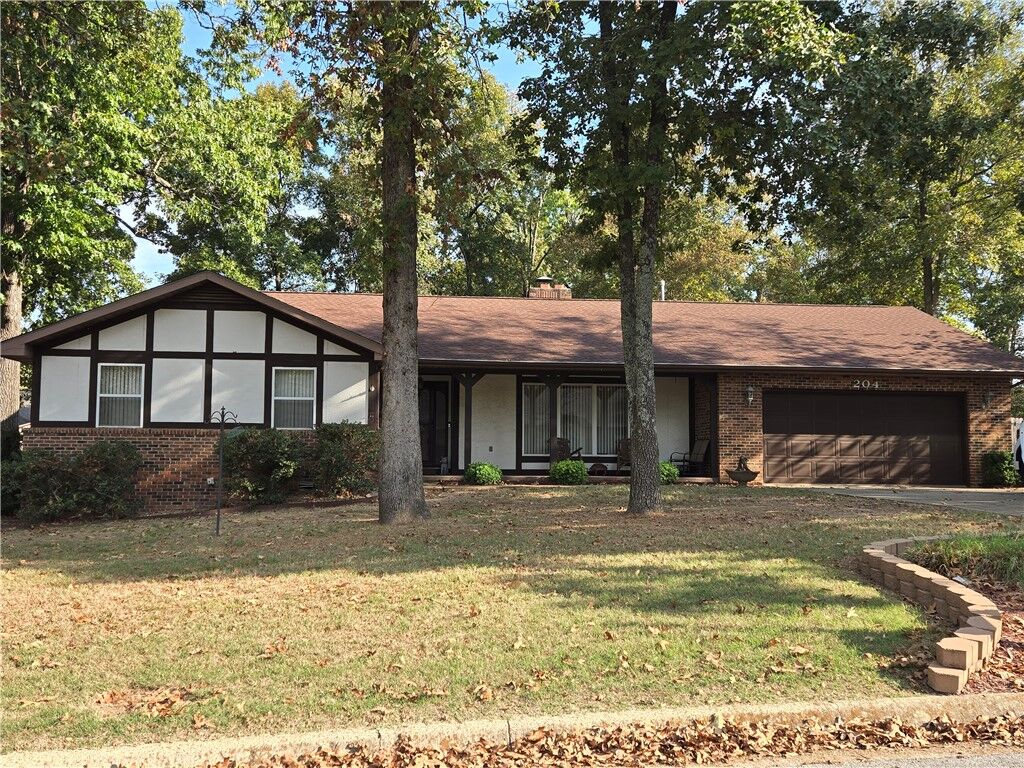 Property Photo: 204 Leatherwood Drive AR 72653