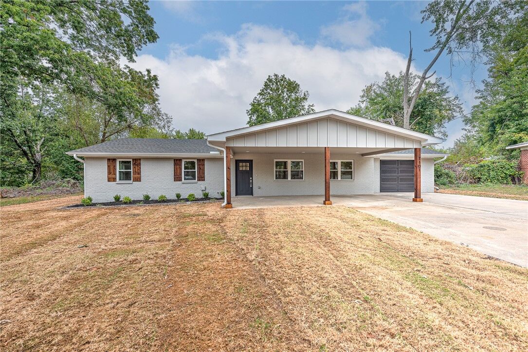 Property Photo: 1101 SE E Street AR 72712