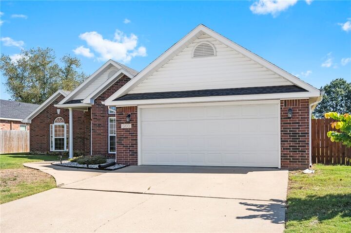 1211 N Oriole Avenue  Rogers AR 72756 photo
