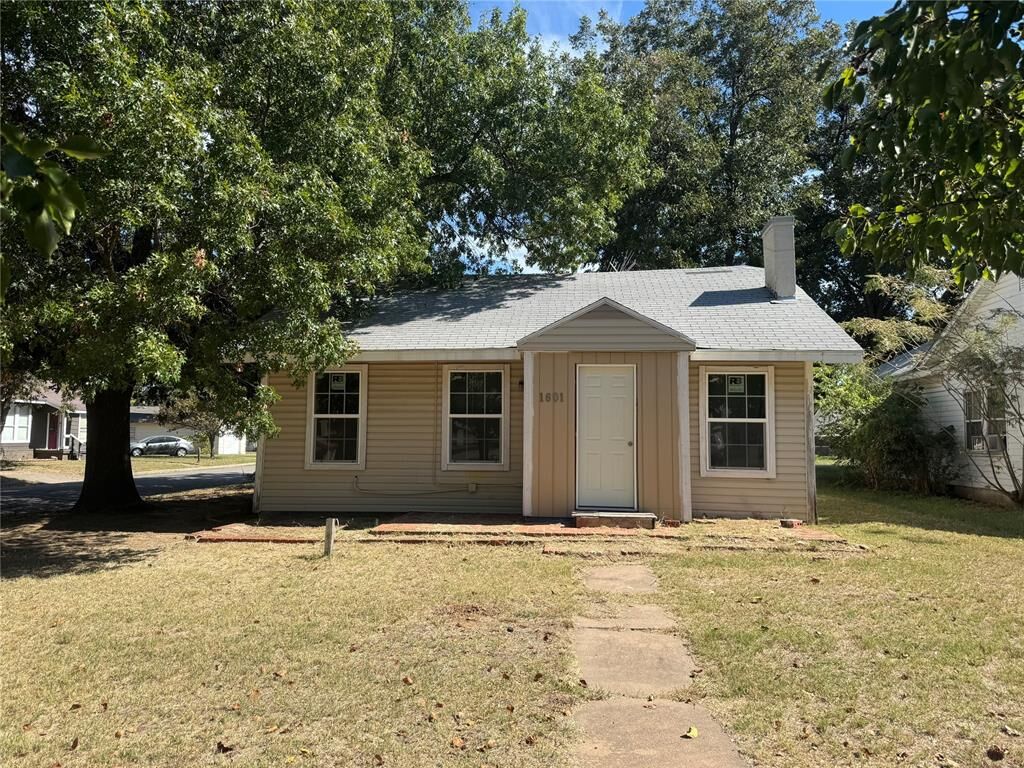 Property Photo: 1601 S 17th Street OK 73018