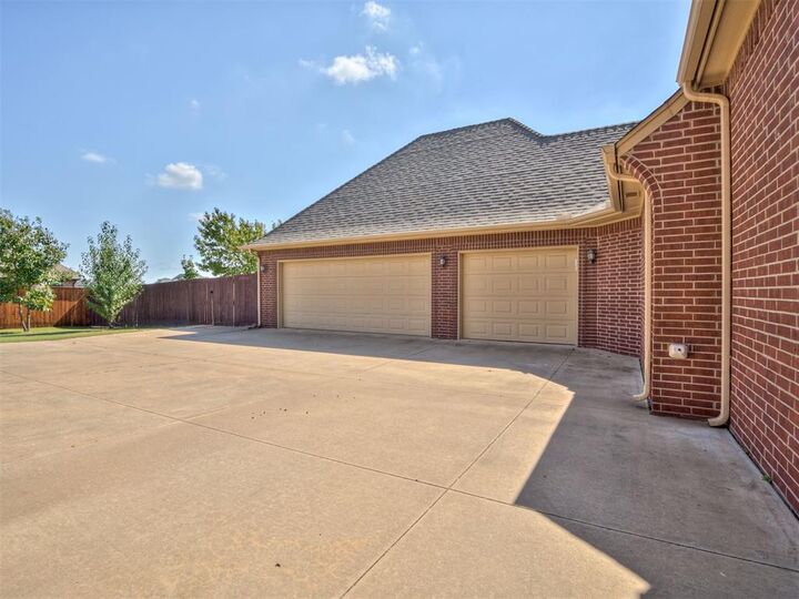 Property Photo:  3410 Blackbird Lane  OK 73071 