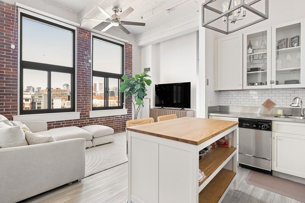 Property Photo: 320 W 2nd St 401 MA 02127
