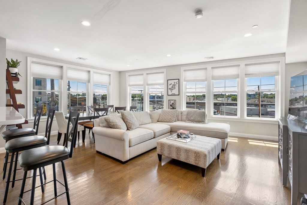 Property Photo: 71 Willow Ct 5 MA 02125
