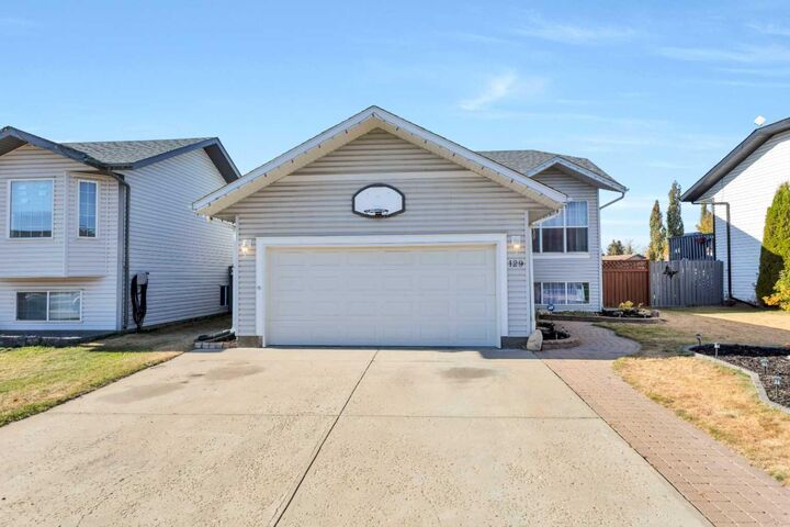 129 Briarwood Crescent  Blackfalds AB T0M 0J0 photo