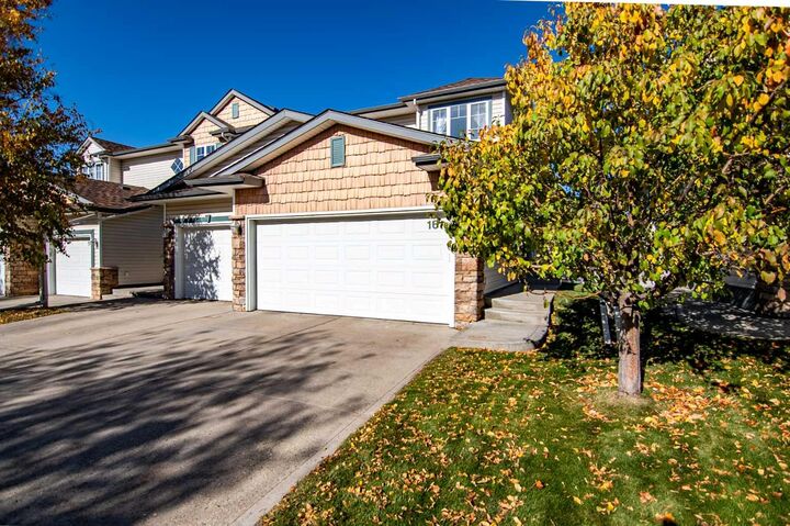 Property Photo: 73 Addington Drive 16 AB T4R 2Z6