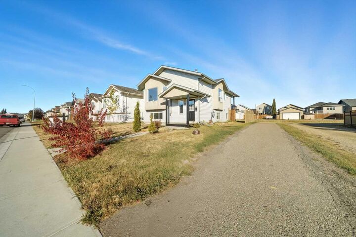 Property Photo:  32 Hunter Road  AB T4S 2L6 
