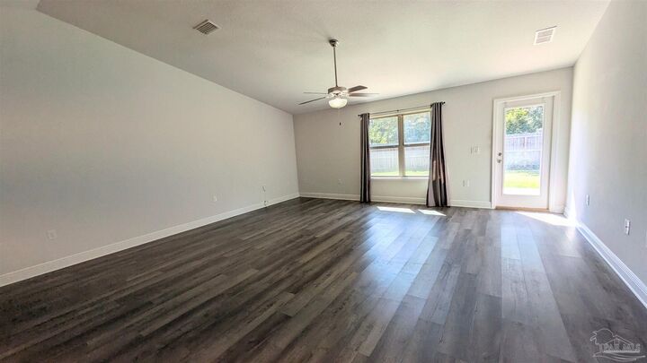Property Photo: 4407 Wilmington Way FL 32570