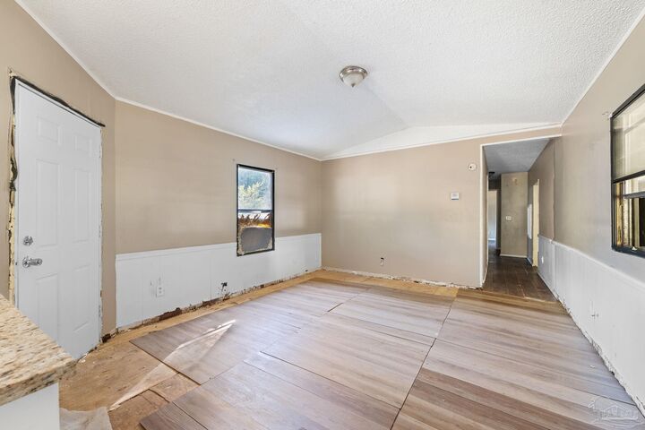 Property Photo: 3462 Jabro Dr FL 32571