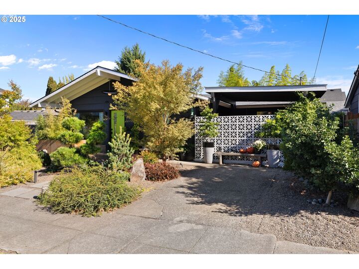 Property Photo:  6514 NE Bellevue Ave  OR 97211 