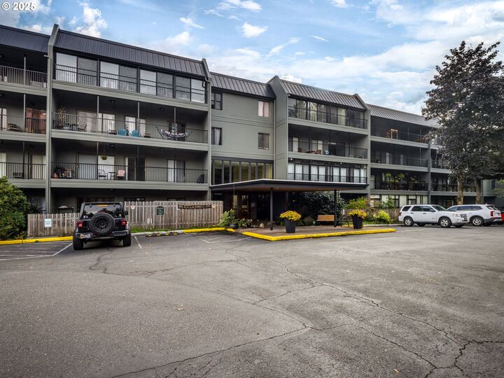 45 Eagle Crest Dr 206  Lake Oswego OR 97035 photo