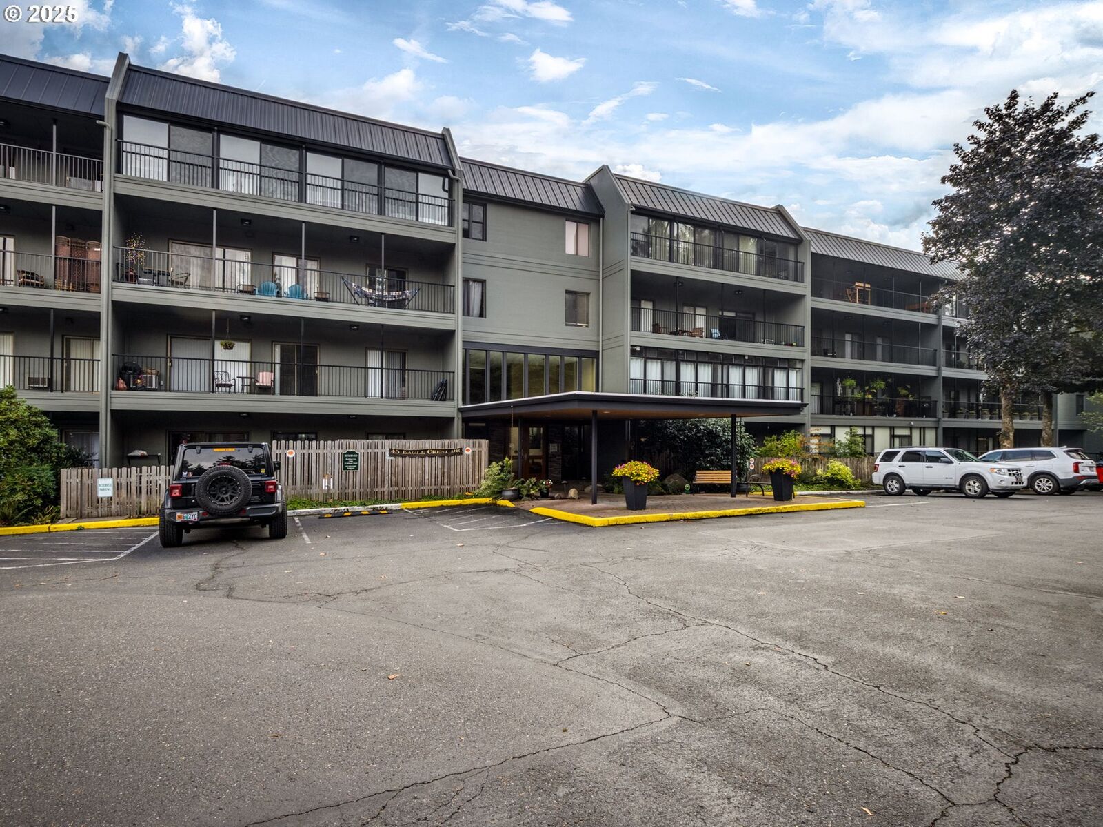 Property Photo:  45 Eagle Crest Dr 206  OR 97035