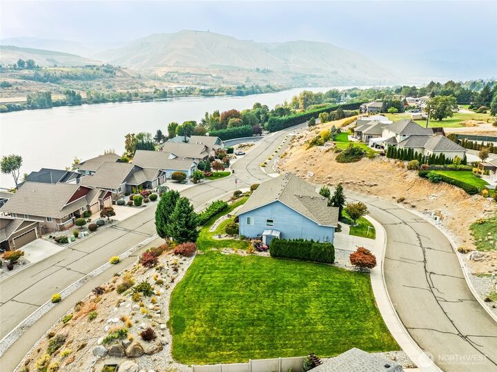 Property Photo:  2840  Akamai Way  WA 98802 