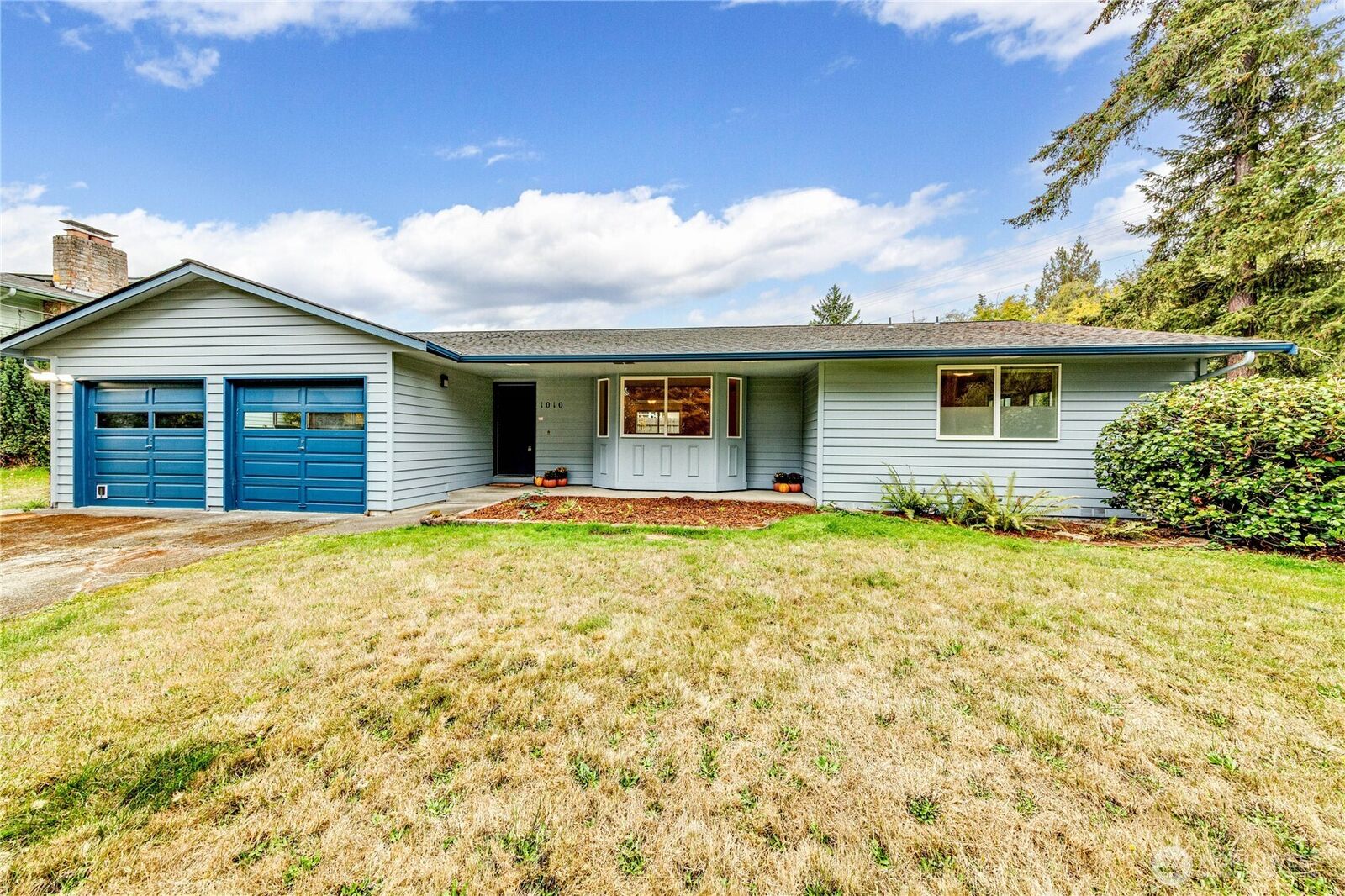 Property Photo: 1010 Olympus Avenue WA 98362