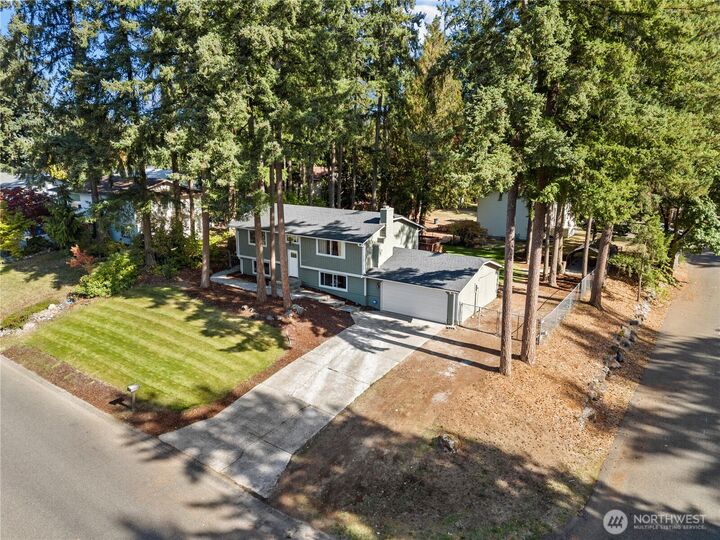 Property Photo: 2303 Cherokee Boulevard WA 98374