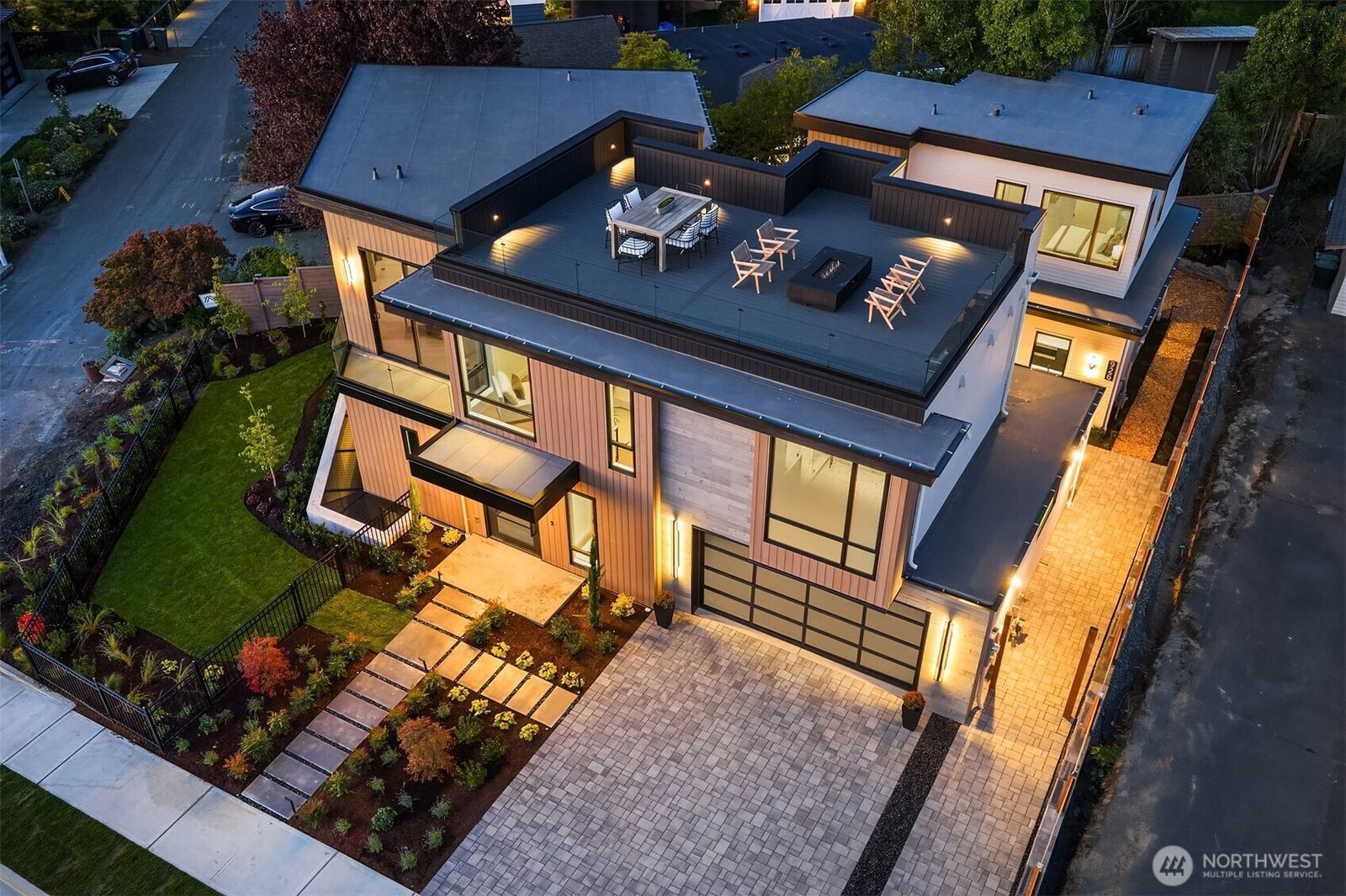 Property Photo: 928 And 926 18th Avenue W WA 98033