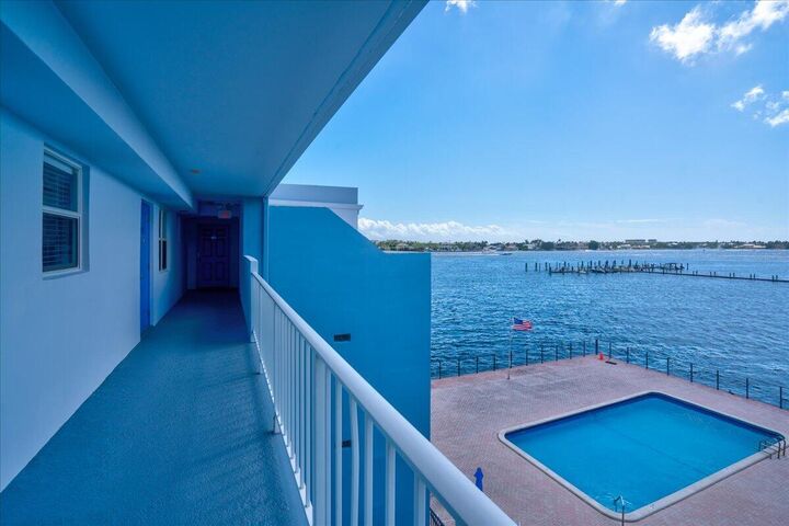 Property Photo: 1820 New Palm Way 402 FL 33435
