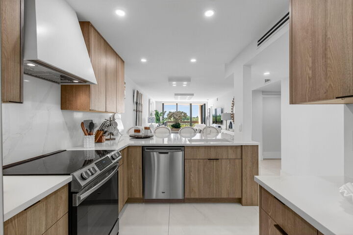 Property Photo: 600 Egret Circle 7501 FL 33444