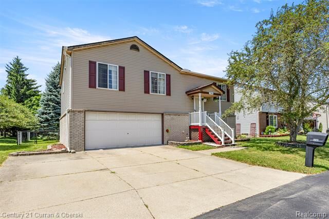 Property Photo: 1786 Daisy Lane MI 48186
