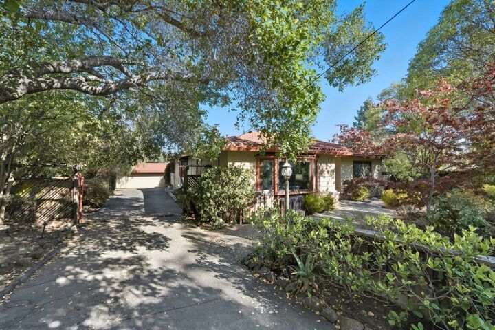 Property Photo:  629 California Way  CA 94062 