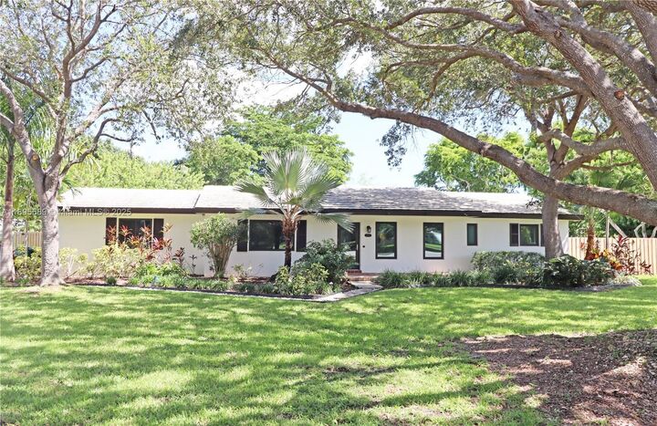 Property Photo: 17191 SW 85th Ave FL 33157
