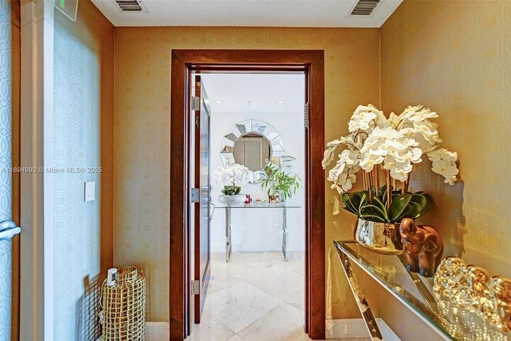 Property Photo: 19400 Turnberry Way 1012 FL 33180