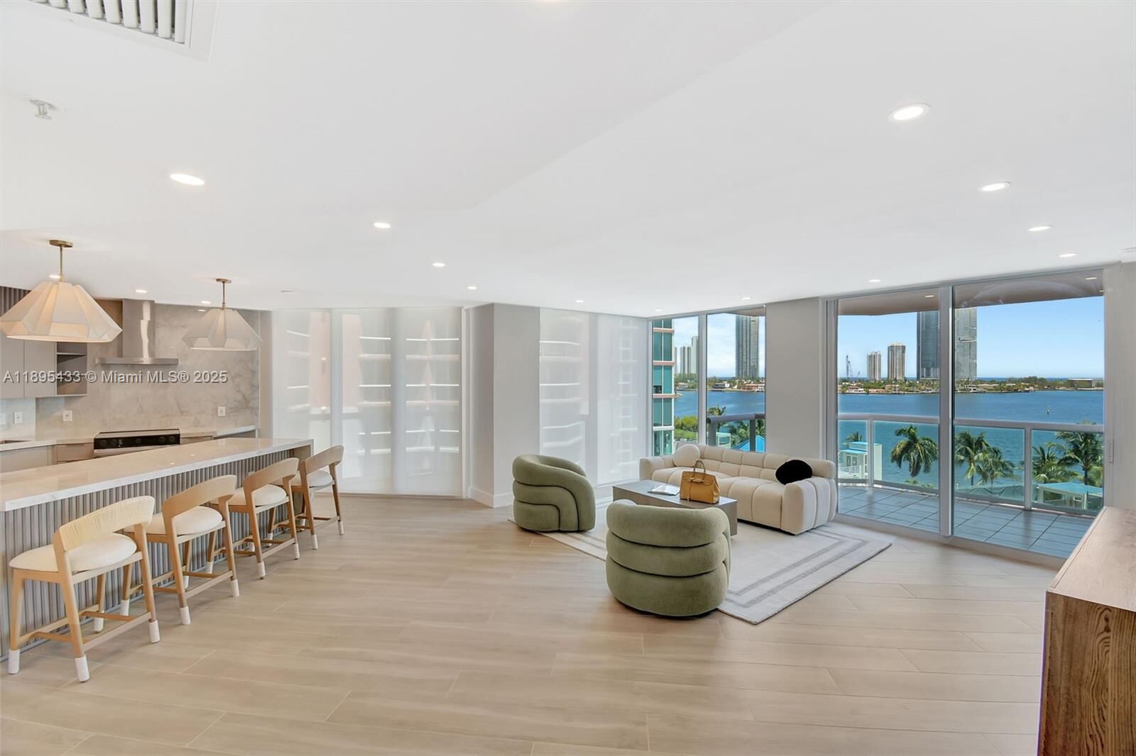 Property Photo: 3370 Hidden Bay Dr 812 FL 33180