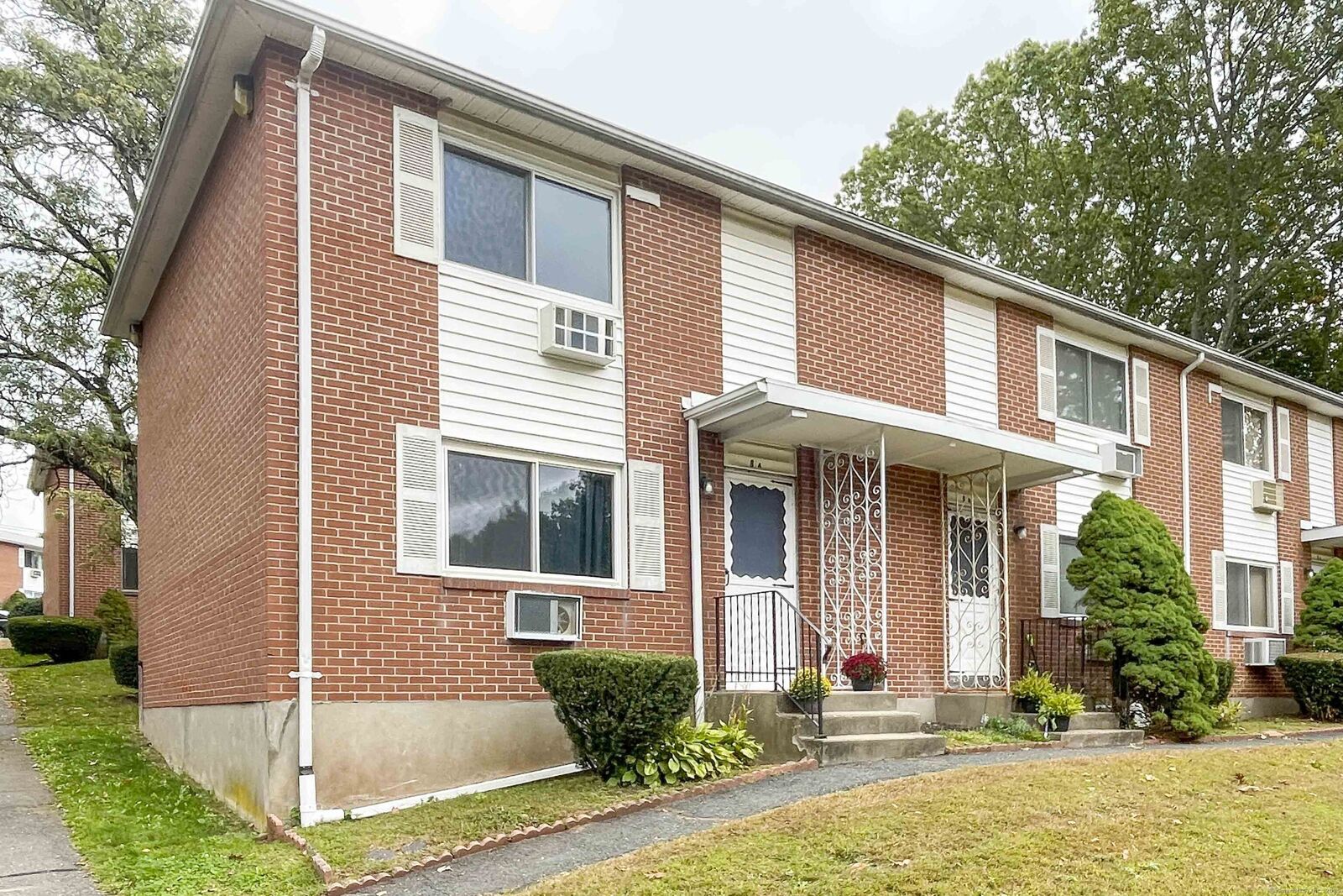 Property Photo: 273 Queen Street Apt 8A CT 06489