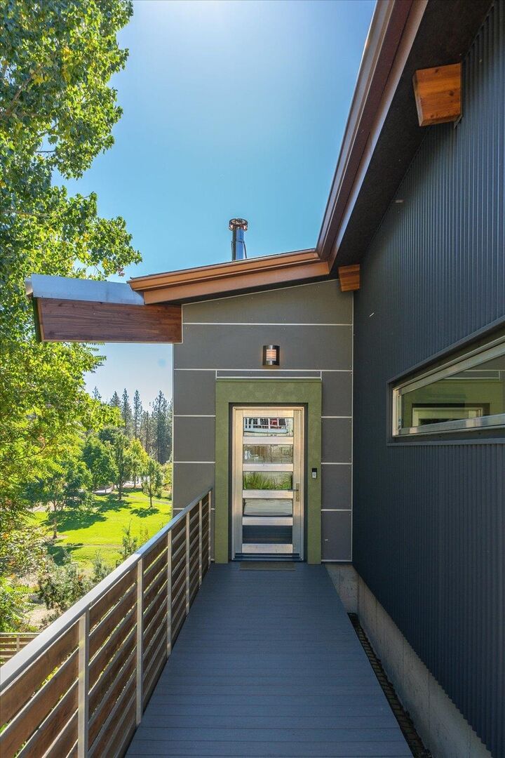 Property Photo: 1805 W Cannon Place Ln WA 99204