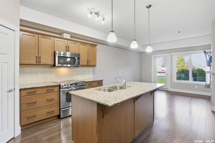 Property Photo: 1010 Ruth Street 110 SK S7J 4M9