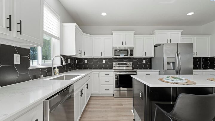 Property Photo: 3063 S Dawes Pl WA 99338