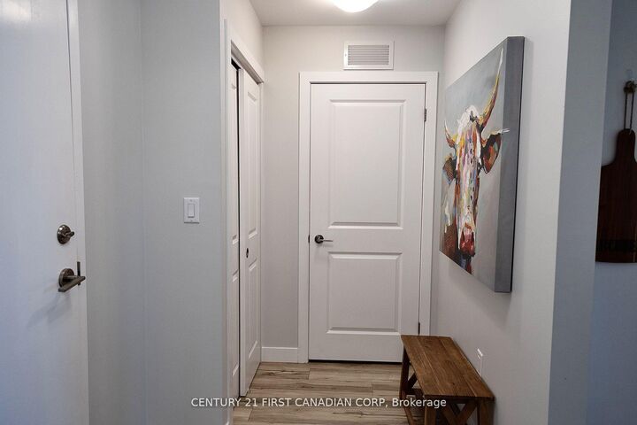 Property Photo:  100 The Promenade N/A 403  ON N5L 0B7 