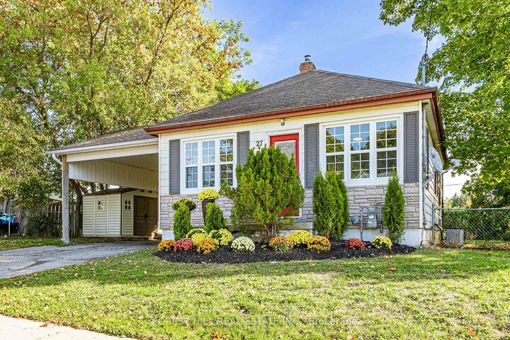 Property Photo:  27 Centre Street  ON N4S 3X6