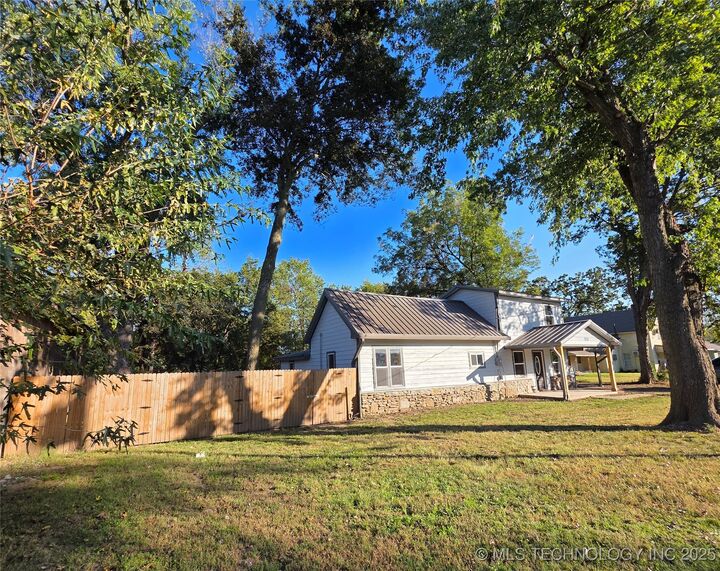 Property Photo: 513 S State Street OK 74464