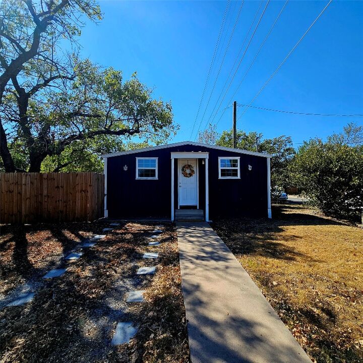 Property Photo: 603 E Pecan Street B TX 76574