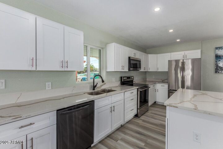 Property Photo:  2215 N 21st Street  AZ 85006 