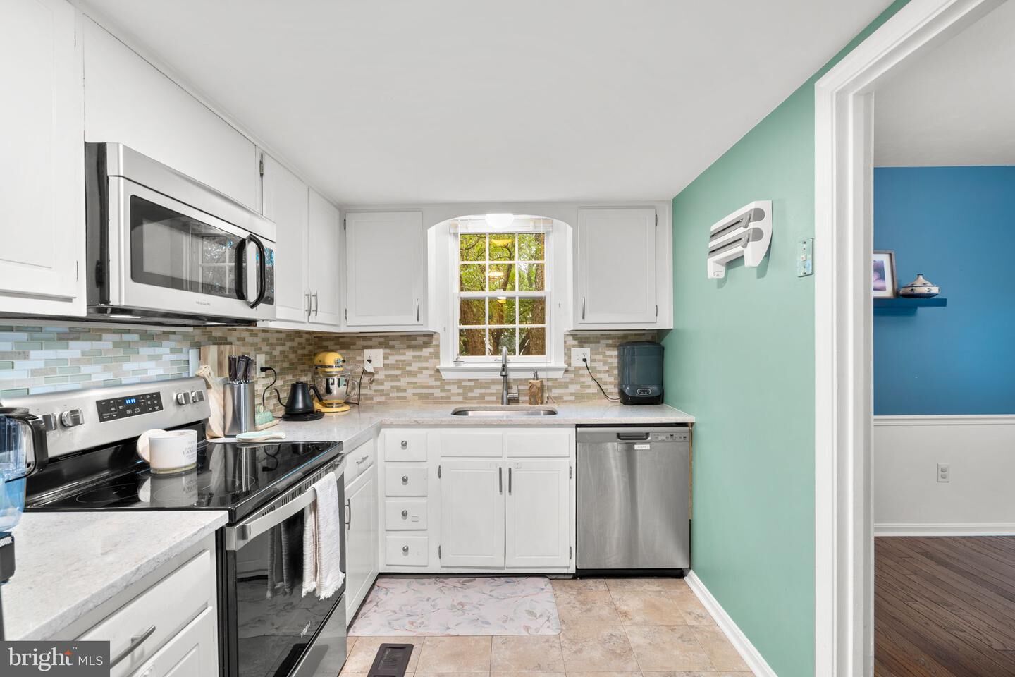 Property Photo: 702 Hemlock Court VA 20170