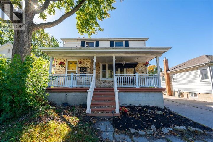 Photo de la propriété: 757 Wellington Street ON N7T 1J4