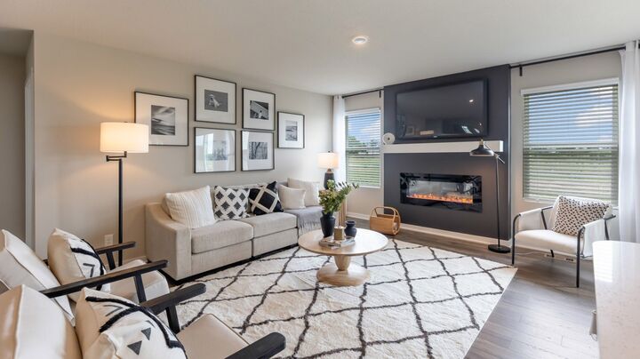 Property Photo: 721 E Goldfinch Drive IA 52340