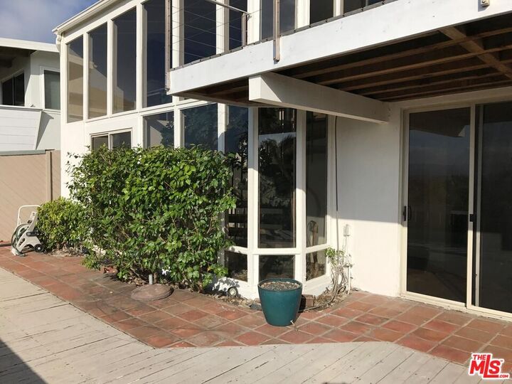 Property Photo: 241 Rees St CA 90293