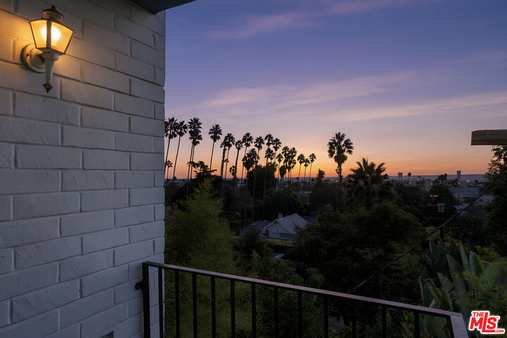 Property Photo: 7560 Hollywood Blvd CA 90046