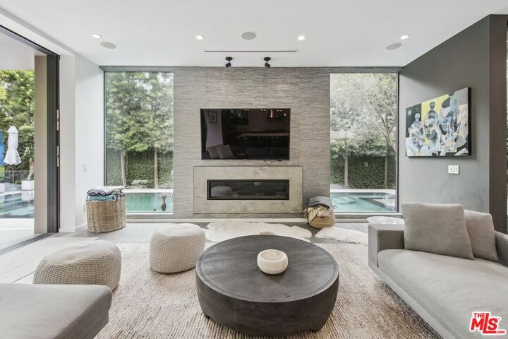 Property Photo:  1506 Walnut Ave  CA 90291
