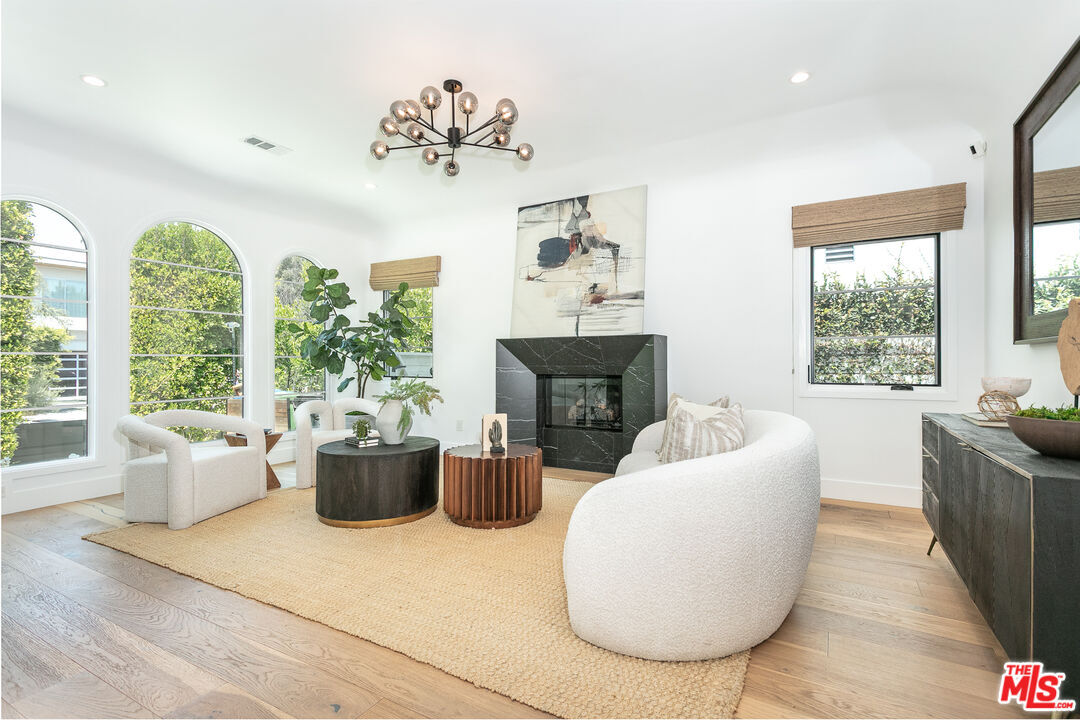 Property Photo:  732 N Cherokee Ave  CA 90038 